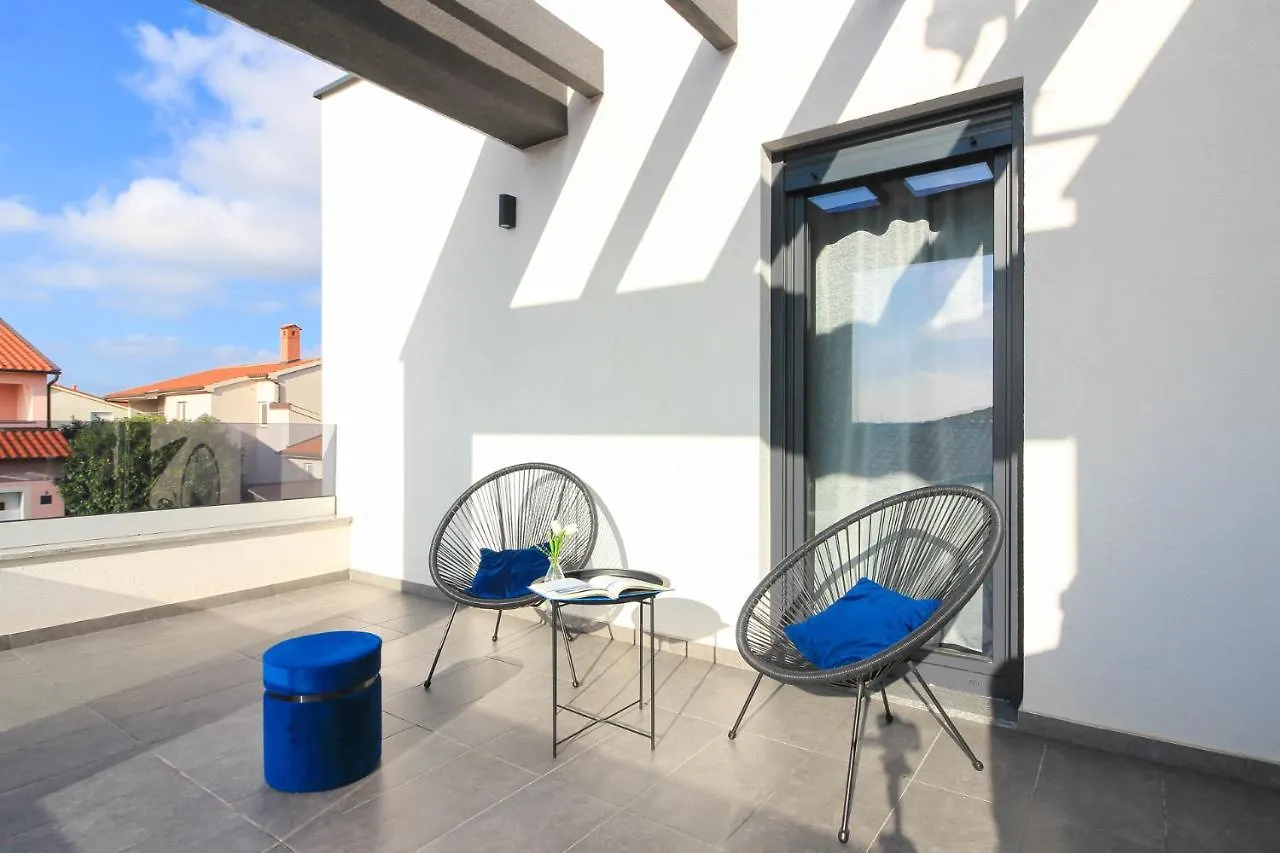 Modern Villa Maeni With Private Pool In Póla