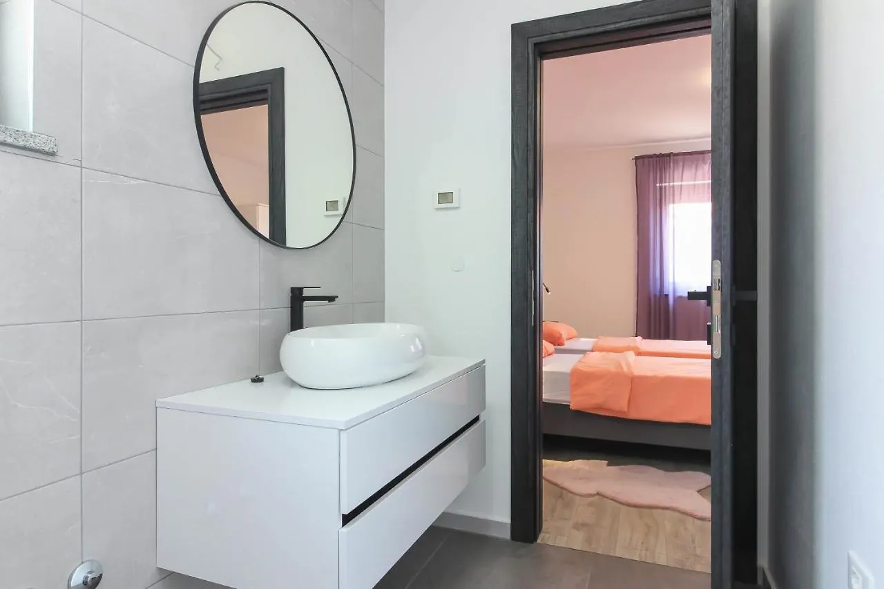 Modern Villa Maeni With Private Pool In Póla