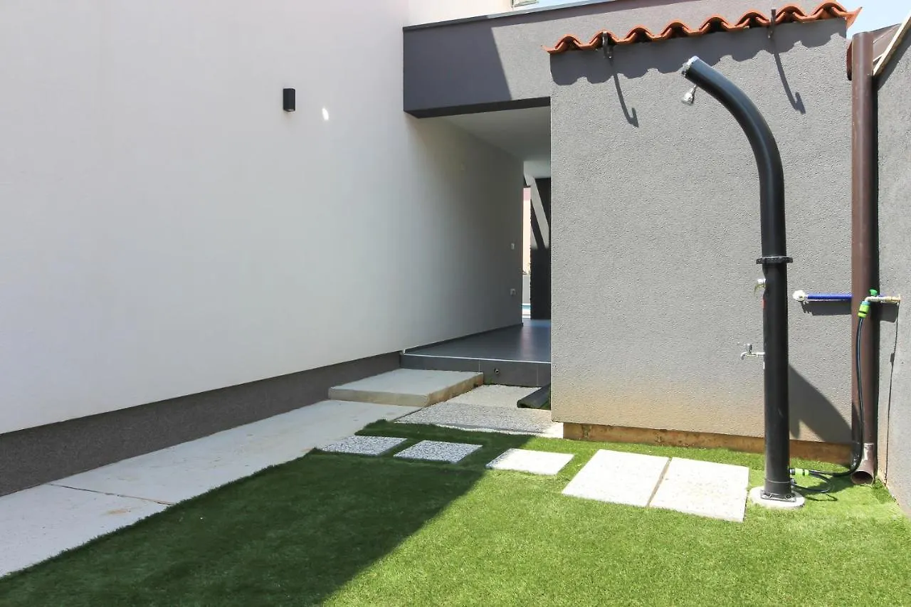 Modern Villa Maeni With Private Pool In Pula Kroatien